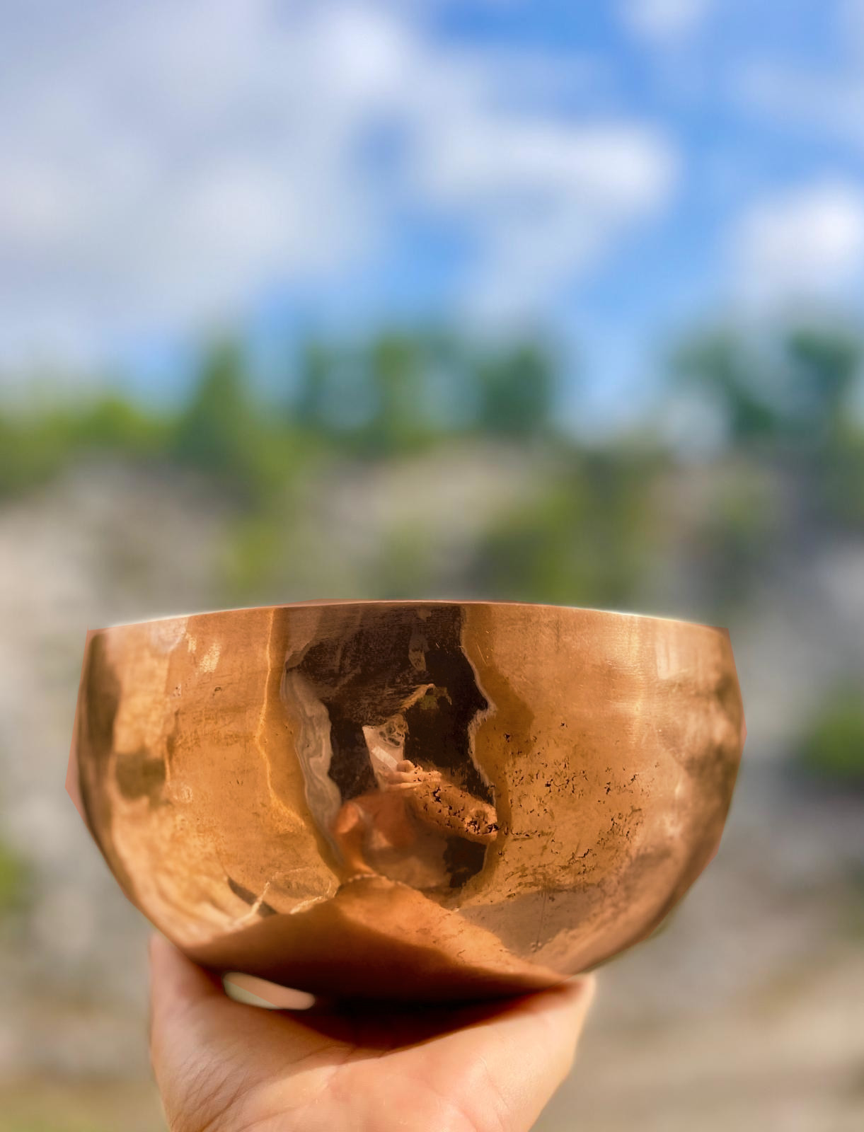 You are currently viewing Les Bols Tibétains et Leurs Bienfaits Incroyables : Un Voyage Vibratoire Vers le Bien-Être 🥣