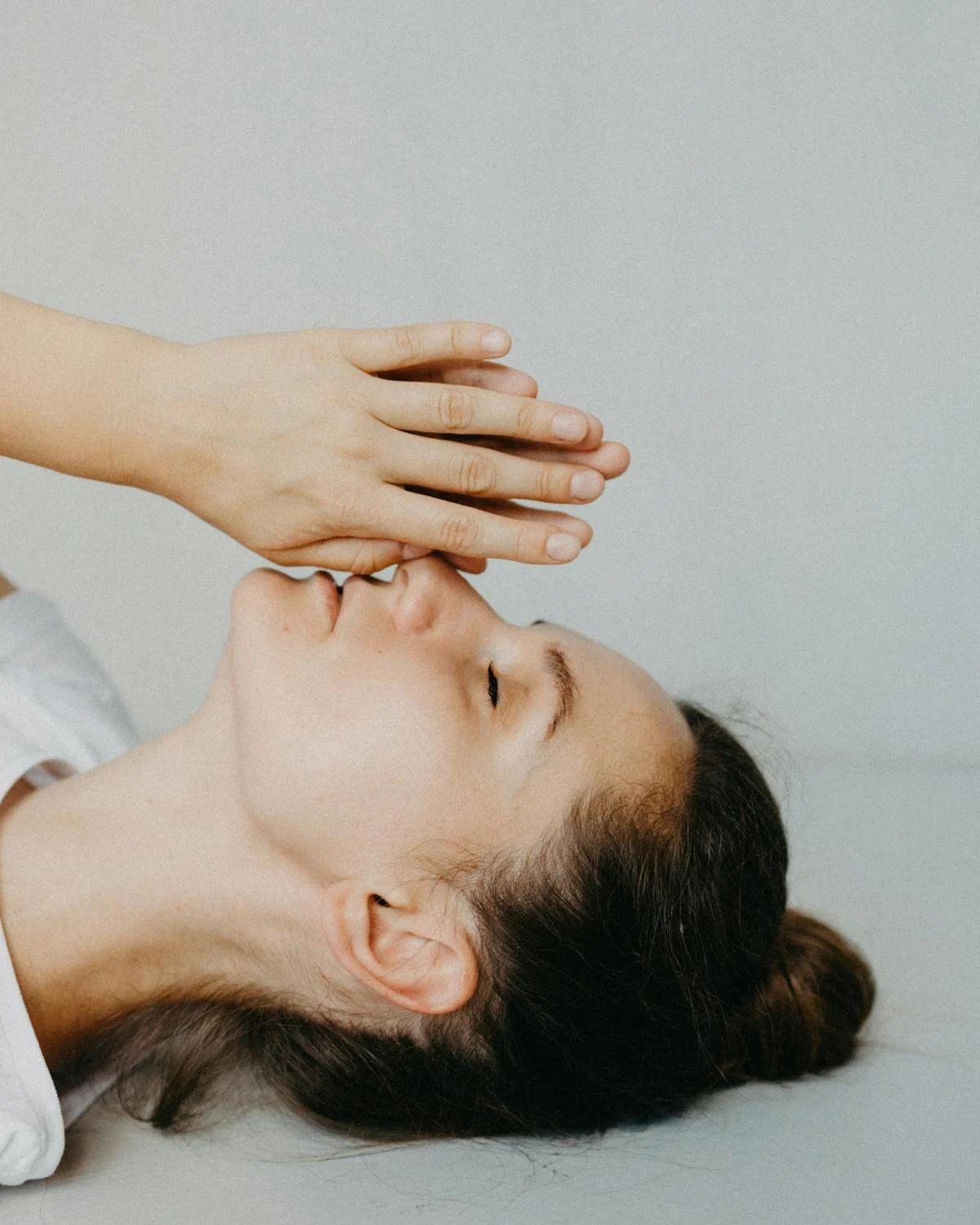 You are currently viewing Soin Tête-Nuque : Les Bienfaits d’un Soin Spécifique (et Scientifiquement Prouvé) 💆‍♂️💆‍♀️